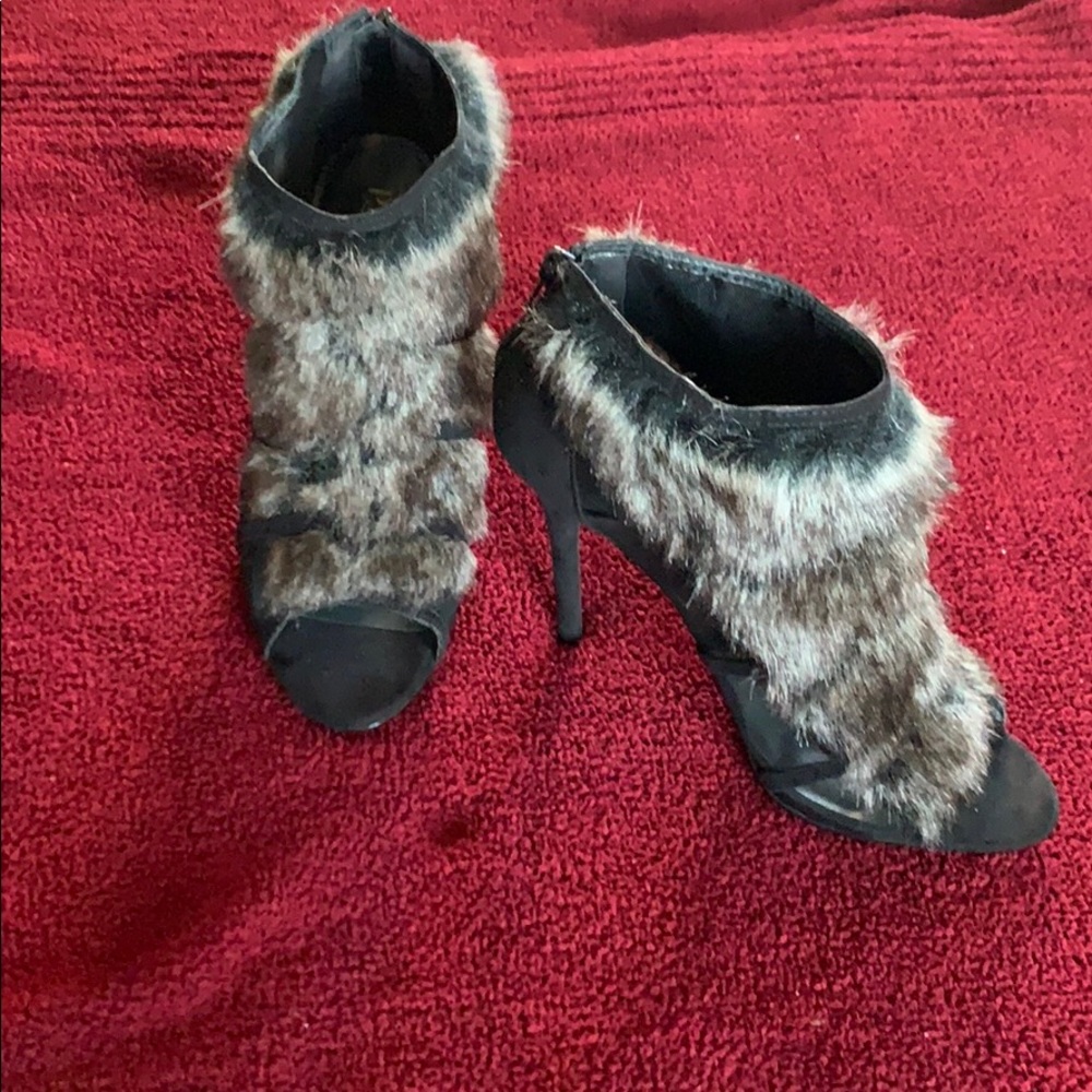 Women's high heel bootie